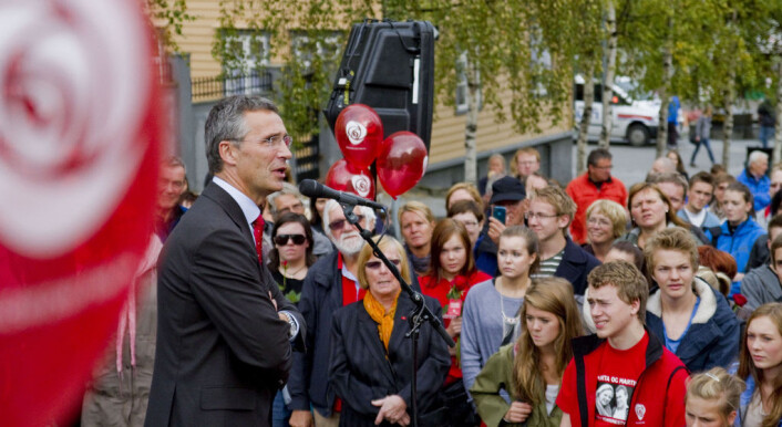 Den jevne nordmann får med seg mye nyheter, som for eksempel at politikerne nå driver valgkamp. Her er statsministeren Tromsø i august. (Foto: Arbeiderpartiet) Den jevne nordmann får med seg mye nyheter, som for eksempel at politikerne nå driver valgkamp. Her er statsministeren Tromsø i august. (Foto: Arbeiderpartiet)