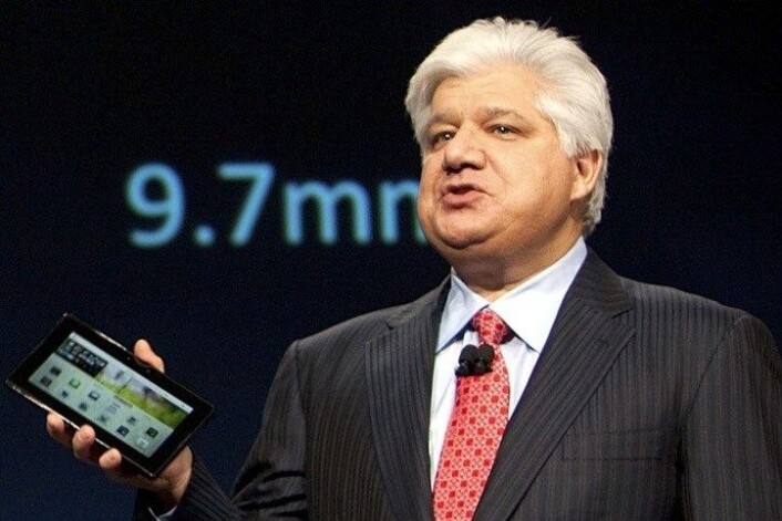 Mike Lazaridis tror ikke folks mentalitet har forandra seg mye på hundre år. – De var imponerte over datidens teknologi, varmt og kaldt vann i springen. De trodde ikke det kunne bli bedre, men det ble det. (Foto: Wikimedia commons) Mike Lazaridis tror ikke folks mentalitet har forandra seg mye på hundre år. – De var imponerte over datidens teknologi, varmt og kaldt vann i springen. De trodde ikke det kunne bli bedre, men det ble det. (Foto: Wikimedia commons)