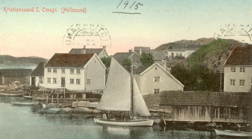 Sørlandet var sentrum for skipsfart og skipsbygging over en lang periode fram til slutten av 1800-tallet. Men da dampbåtene og jern- og stålskipene kom, mistet denne næringen sin betydning. Ny Hellesund var en uthavn som ble turistmål på 1900-tallet. (Foto: Postkort fra ca. 1915)