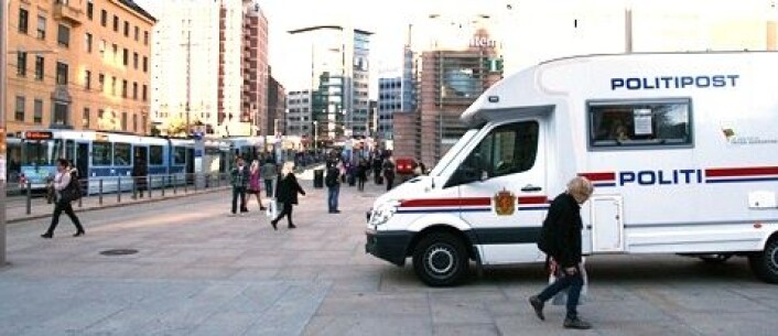 En mobil politistasjon ved Oslo S er et av tiltakene for å løse opp Plata-miljøet. Foto: Elin Fugelsnes En mobil politistasjon ved Oslo S er et av tiltakene for å løse opp Plata-miljøet. Foto: Elin Fugelsnes