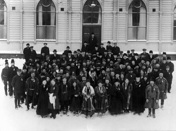 Delegatene ved det første samiske landsmøtet i februar 1917, Trondheim. Delegatene ved det første samiske landsmøtet i februar 1917, Trondheim.