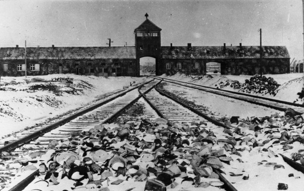 Konsentrasjonsleiren i Auschwitz er blitt et symbol på menneskelig ondskap. Men hvor onde er vi egentlig? Konsentrasjonsleiren i Auschwitz er blitt et symbol på menneskelig ondskap. Men hvor onde er vi egentlig?