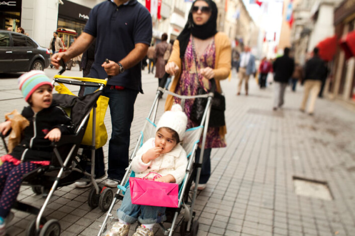 Barnevernsansatte tolker ofte problemer med minoritetsfamilier som et resultat av at foreldrene ikke er likestilte fremfor dårlig økonomi eller problemer på jobbmarkedet. (Foto: iStockphoto.com) Barnevernsansatte tolker ofte problemer med minoritetsfamilier som et resultat av at foreldrene ikke er likestilte fremfor dårlig økonomi eller problemer på jobbmarkedet. (Foto: iStockphoto.com)
