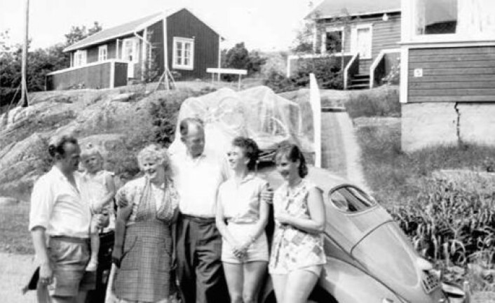På det familiedrevne pensjonatet Brekkesjø i Brekkestø var det ikke uvanlig at kone og barn ferierte i flere uker, mens far kom på besøk i helgene. (Foto: privat) På det familiedrevne pensjonatet Brekkesjø i Brekkestø var det ikke uvanlig at kone og barn ferierte i flere uker, mens far kom på besøk i helgene. (Foto: privat)