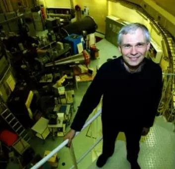 Professor Bjørn Hauback ved reaktoren JEEP II i laboratoriet på Kjeller. Reaktoren er en av hovedgrunnene til IFEs internasjonale posisjon på hydrogenområdet.