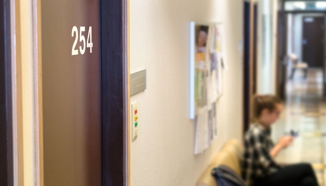 Få søkere og mindre interesse for å bli lenge i jobben kan tyde på en kommende lederkrise i skolen. Få søkere og mindre interesse for å bli lenge i jobben kan tyde på en kommende lederkrise i skolen.