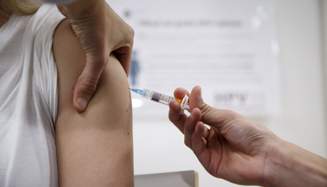 Ekspertene er dypt skuffet over den manglende virkningen og National Institutes of Health i Storbritannia stanser nå videre utprøving av vaksinen. Ekspertene er dypt skuffet over den manglende virkningen og National Institutes of Health i Storbritannia stanser nå videre utprøving av vaksinen.