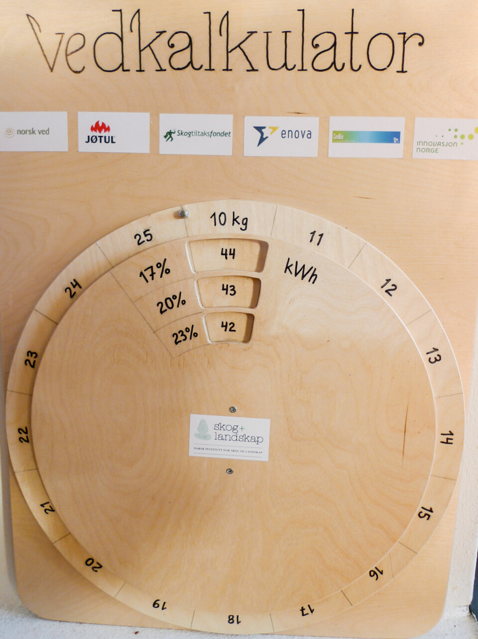 Kalkulator for beregning av energiinnhold i en småsekk med ved ut fra vekt og fuktighetsinnhold. Utviklet ved Skog og landskap. (Foto: Eirik Nordhagen / Skog og landskap)