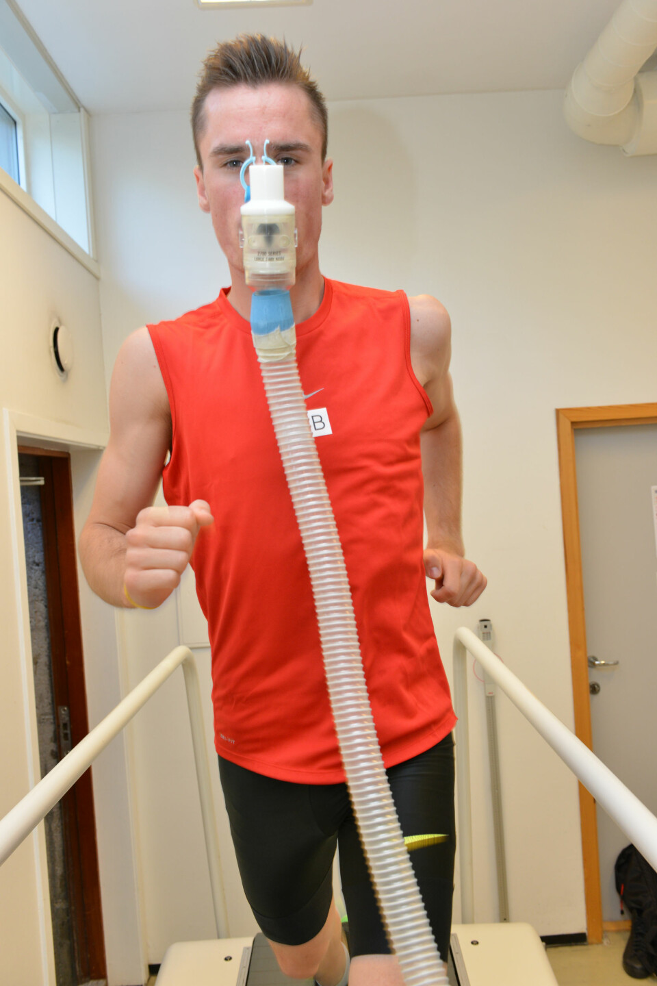 1500 meter-løper Henrik Ingebrigtsen er jevnlig inne til testing på fysiologilabben ved Universitetet i Stavanger. (Foto: Asbjørn Jensen, UiS)