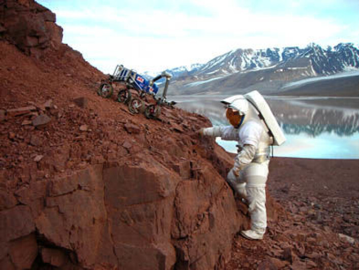 Den golde naturen og det krevende miljøet på Svalbard kan brukes til å trene astronauter som skal til andre planeter. (Foto: AMASE/Kjell Ove Storvik) Den golde naturen og det krevende miljøet på Svalbard kan brukes til å trene astronauter som skal til andre planeter. (Foto: AMASE/Kjell Ove Storvik)