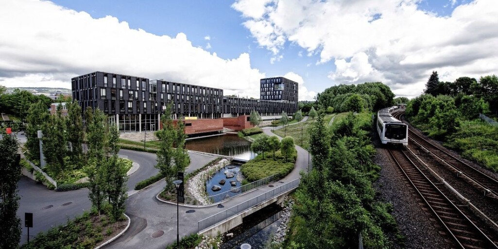 Ole Johan Dahls hus ved Universitetet i Oslo fikk mye kritikk for blant annet kvaliteten. Men evalueringen viste at det også ga flere gode ringvirkninger. Var det da et fiaskobygg? Ole Johan Dahls hus ved Universitetet i Oslo fikk mye kritikk for blant annet kvaliteten. Men evalueringen viste at det også ga flere gode ringvirkninger. Var det da et fiaskobygg?