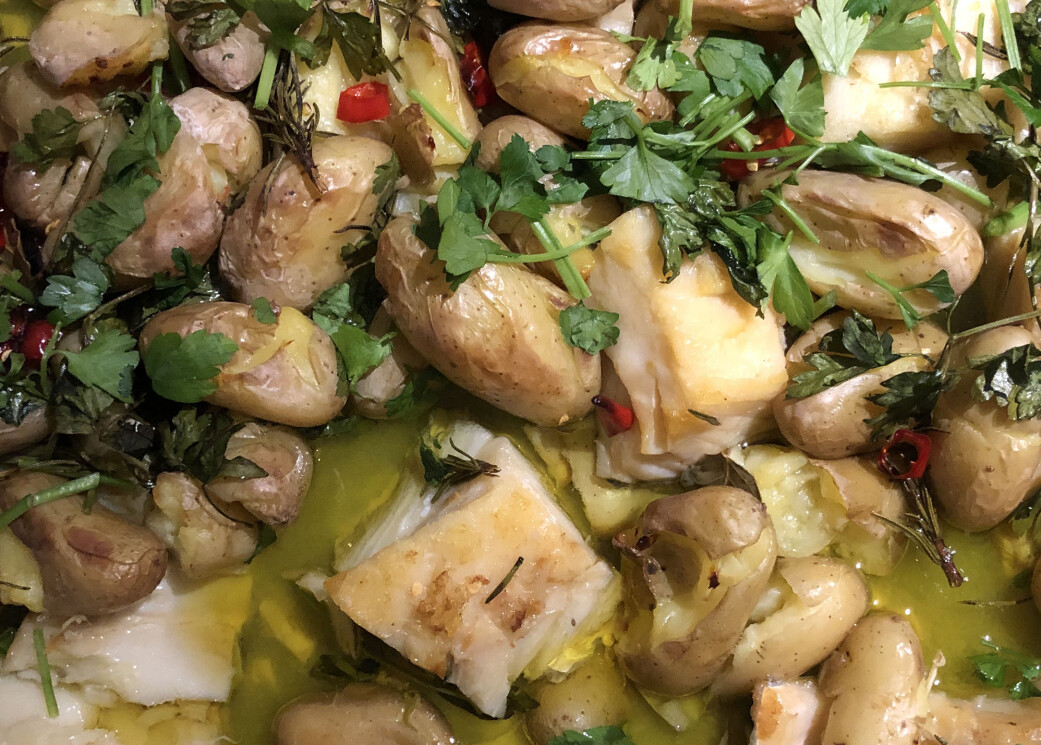 Bacalhau á Lagareiro laget av vellagret utvannet klippfisk, poteter, diverse urter, og mye olivenolje. Smaker nydelig! Bacalhau á Lagareiro laget av vellagret utvannet klippfisk, poteter, diverse urter, og mye olivenolje. Smaker nydelig!