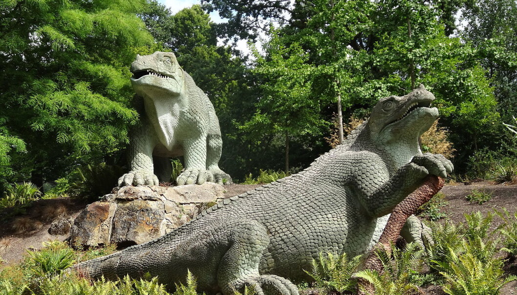 To Iguanodoner i Chrystal Palace i Lodon. To Iguanodoner i Chrystal Palace i Lodon.
