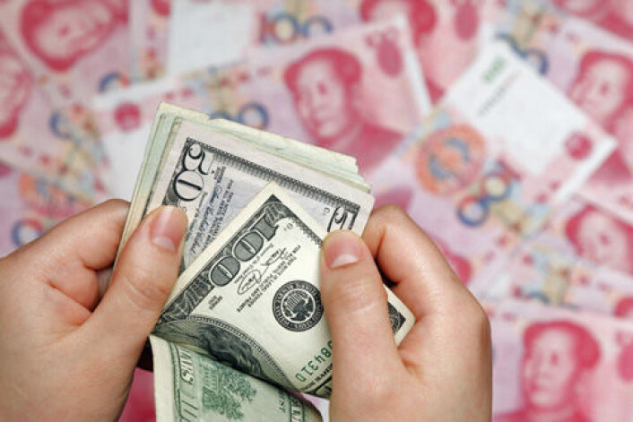 Dollaren står for fall som enerådende verdensvaluta, mener amerikansk økonom. Kinesisk yuan (bildet) og euro blir seriøse konkurrenter. (Foto: iStockphoto) Dollaren står for fall som enerådende verdensvaluta, mener amerikansk økonom. Kinesisk yuan (bildet) og euro blir seriøse konkurrenter. (Foto: iStockphoto)