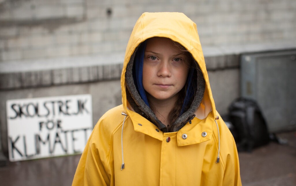 17 år gamle Greta Thunberg ble kjent i august 2018 da hun satt utenfor Riksdagshuset i Stockholm med plakaten «Skolstrejk för klimatet». 17 år gamle Greta Thunberg ble kjent i august 2018 da hun satt utenfor Riksdagshuset i Stockholm med plakaten «Skolstrejk för klimatet».