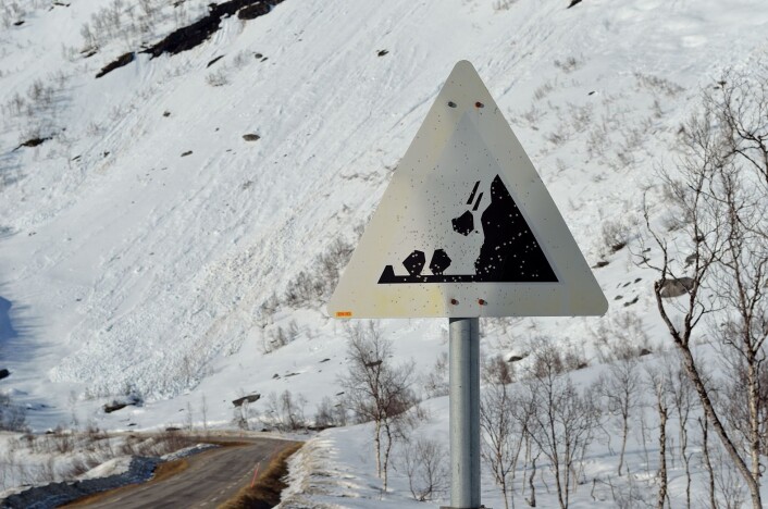Steinsprang er den typen skred som forekommer hyppigst på norske veier, og som ødelegger og koster mest. (Foto: Colourbox) Steinsprang er den typen skred som forekommer hyppigst på norske veier, og som ødelegger og koster mest. (Foto: Colourbox)
