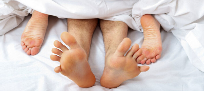 Sex kan være trygt, selv om partneren er HIV-smittet. Behandlingen mot HIV er nemlig blitt så effektiv at den minimerer sjansen for at viruset kan overføres seksuelt. (Foto: iStockphoto) Sex kan være trygt, selv om partneren er HIV-smittet. Behandlingen mot HIV er nemlig blitt så effektiv at den minimerer sjansen for at viruset kan overføres seksuelt. (Foto: iStockphoto)