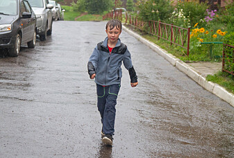 Blir du våtere hvis du løper gjennom regnet?
