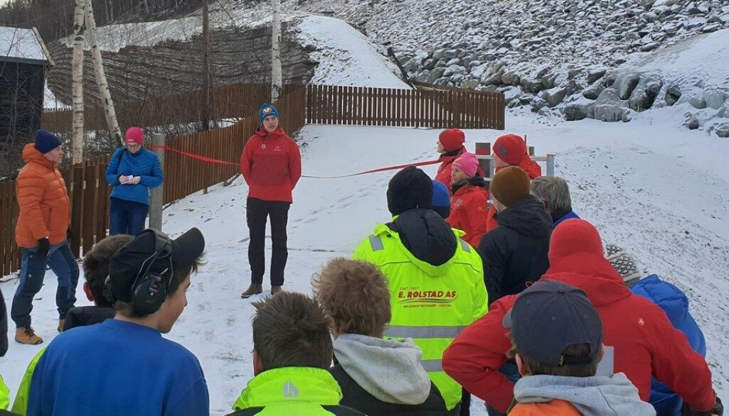 Vassdrags- og energidirektør Kjetil Lund held tale før snorklipping og offisiell opning av anlegget. Vassdrags- og energidirektør Kjetil Lund held tale før snorklipping og offisiell opning av anlegget.