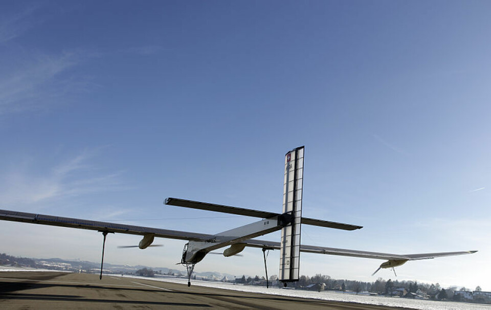 Flyet Solar Impulse flyr på solkraft med hjelp av 12000 solceller. (Foto: Wikimedia Commons)