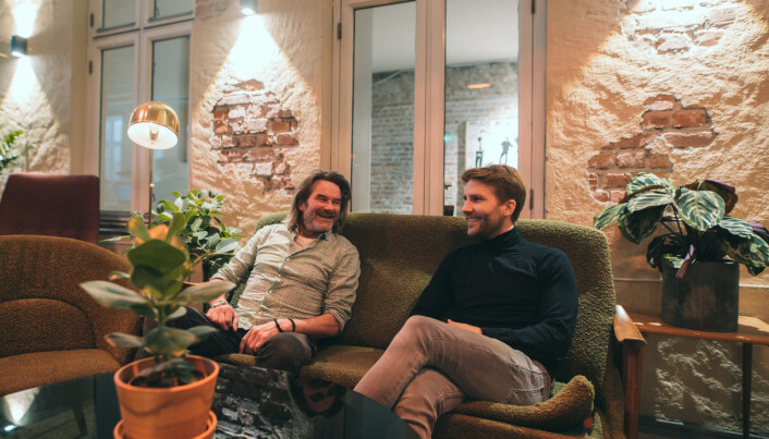 Karl Fredrik Nørstenæs, til venstre, fikk hjerneslag mens han satt på en kafè i 2015. Siden har han og sønnen Kristian jobbet med prosjektet. Karl Fredrik Nørstenæs, til venstre, fikk hjerneslag mens han satt på en kafè i 2015. Siden har han og sønnen Kristian jobbet med prosjektet.