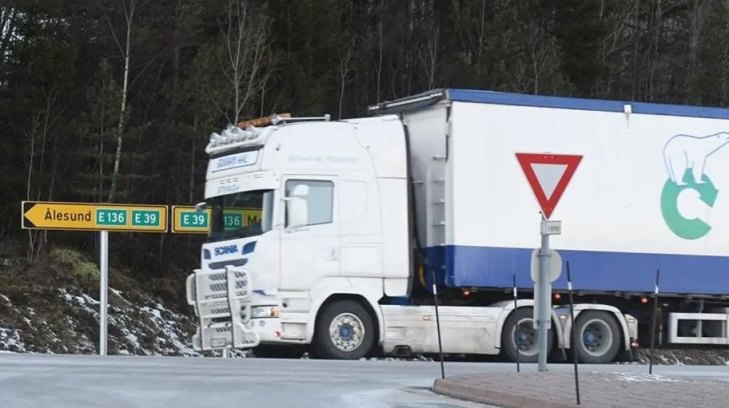 Hvilken betydning får teknologisk utvikling for fordeling av transport mellom fly, bane, sjø og veg i framtiden? Hvilken betydning får teknologisk utvikling for fordeling av transport mellom fly, bane, sjø og veg i framtiden?