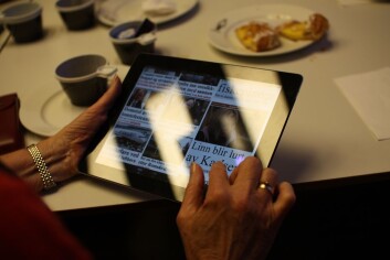 Fem pasienter i Trondheim tester nå en løsning med nettbrett og en skreddersydd app. (Foto: Sintef) Fem pasienter i Trondheim tester nå en løsning med nettbrett og en skreddersydd app. (Foto: Sintef)