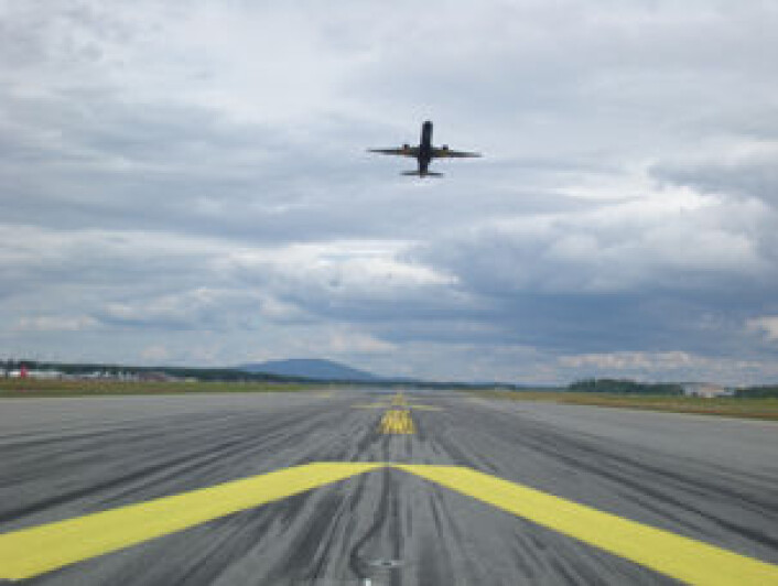 Gardermoen flyplass ligger over Norges største grunnvannsforekomst. Takket være forskningsresultater og godt samarbeid mellom forskere og hydrogeologer ved flyplassen er det et stort fokus på grunnvann ved flyplassen. (Foto: Kyle Elkin) Gardermoen flyplass ligger over Norges største grunnvannsforekomst. Takket være forskningsresultater og godt samarbeid mellom forskere og hydrogeologer ved flyplassen er det et stort fokus på grunnvann ved flyplassen. (Foto: Kyle Elkin)