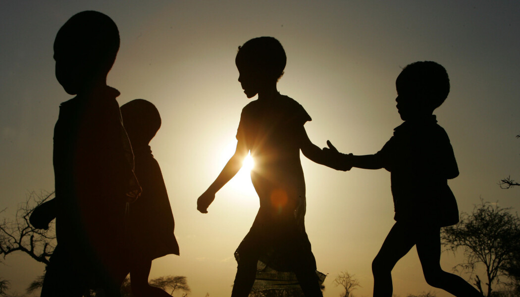Barna som deltok i studien i Kenya og Tanzania var mellom 7 og 13 år. De slet med følelsene etter at en eller begge foreldrene gikk bort. Barna på bildet er ikke knyttet til saken. Barna som deltok i studien i Kenya og Tanzania var mellom 7 og 13 år. De slet med følelsene etter at en eller begge foreldrene gikk bort. Barna på bildet er ikke knyttet til saken.