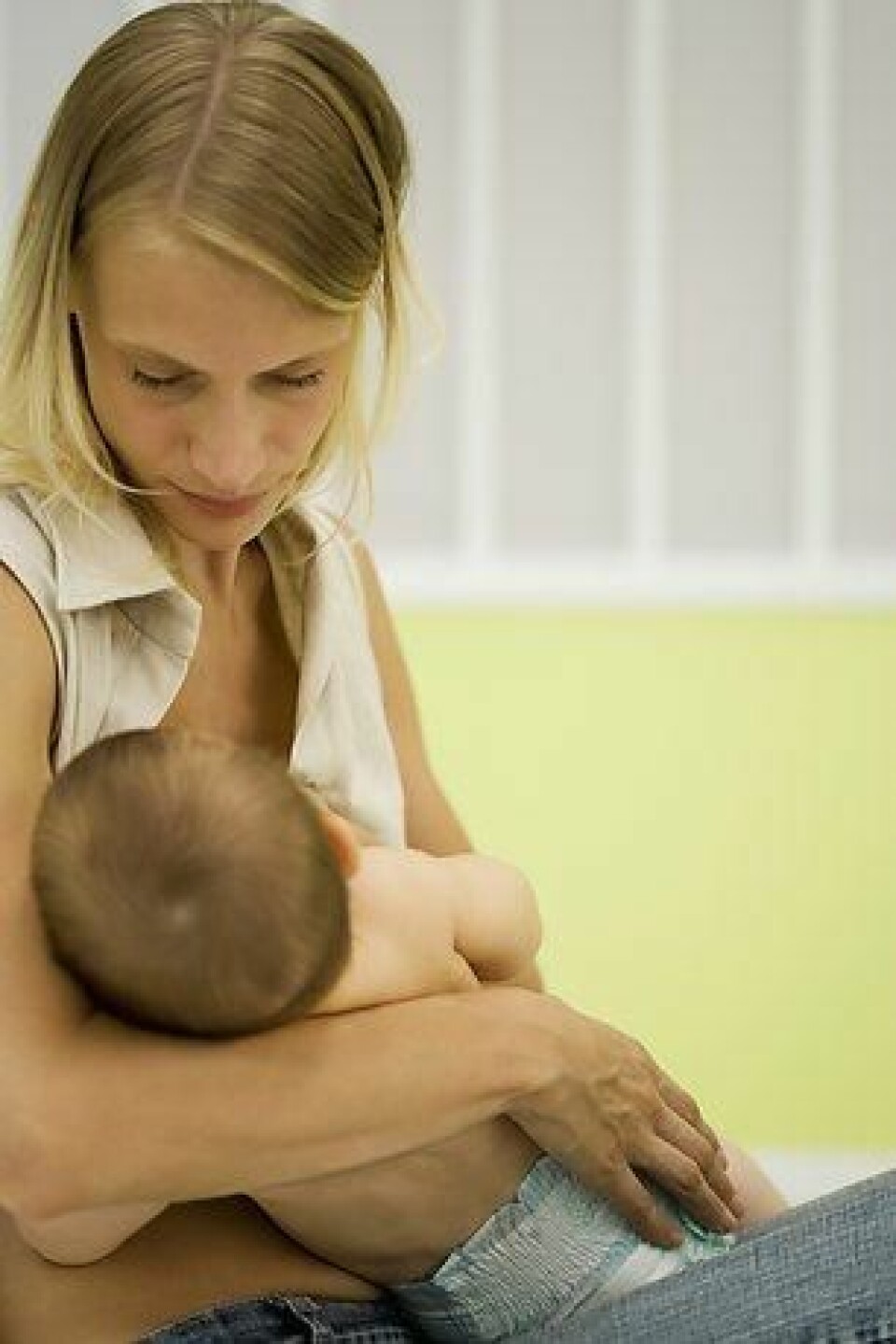En av fire mødre får betennelse etter en fødsel. Det setter ofte en stopper for ammingen, til skade for både mor og barn. (Foto: Colourbox)