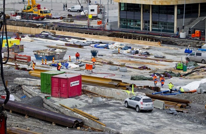 Sysselsettingen har økt mer enn andelen trygdeytelser de siste 20 årene. Målt i årsverk har sysselsettingen steget med 34 prosent. (Foto: Scanpix, Vegard Grøtt) Sysselsettingen har økt mer enn andelen trygdeytelser de siste 20 årene. Målt i årsverk har sysselsettingen steget med 34 prosent. (Foto: Scanpix, Vegard Grøtt)