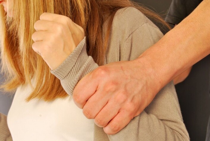 Menn som utøver vold bør få hjelp til å sortere følelsene sine. (Foto: Microstock) Menn som utøver vold bør få hjelp til å sortere følelsene sine. (Foto: Microstock)