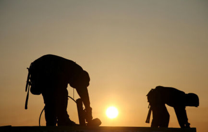 Arbeidsinnvandring gir redusert lønnsvekst for norske arbeidstagere, spesielt for de med lav formell kompetanse og lite erfaring. (Illustrasjonsfoto: iStockphoto) Arbeidsinnvandring gir redusert lønnsvekst for norske arbeidstagere, spesielt for de med lav formell kompetanse og lite erfaring. (Illustrasjonsfoto: iStockphoto)