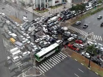 Trafikkaoset i Brasils millionbyer er beryktet, men langt fra enestående. (Foto: (Bilde fra Blogspot))