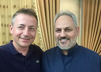 Forsker og forfatter Thomas Hegghammer sammen med Hudhayfa Azzam (Abdallah Azzams sønn) under arbeidet med boken i Jordan i 2018.