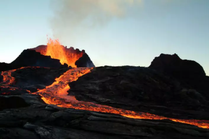 Vulkanstøv og gasser, for eksempel svoveldioksid, kan ha en dramatisk virkning på klimaet på jorden. (Illustrasjonsfoto: iStockphoto)