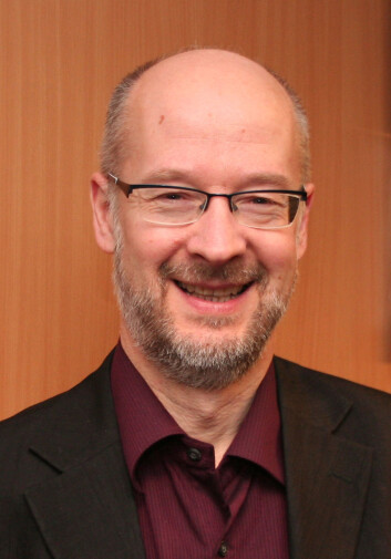 "Terje Wahl ved Norsk romsenter." "Terje Wahl ved Norsk romsenter."