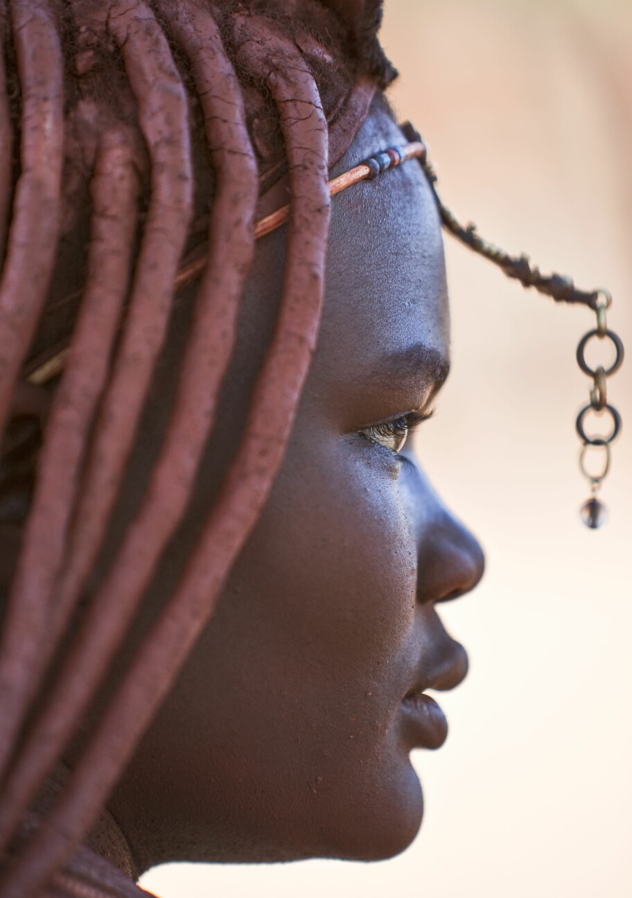 Kvinne fra Himba-samfunnet i Namibia.