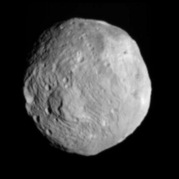 Dette bildet av asteroiden Vesta ble tatt av romsonden Dawn 9. juli, da romfartøyet var omtrent 41 000 kilometer unna himmellegemet. (Foto: NASA/JPL-Caltech/UCLA/MPS/DLR/IDA)