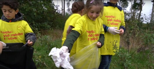 Elevene plukker plast for å hjelpe forskere