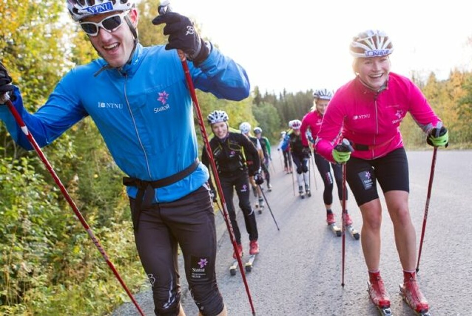 Eva Svensson og Øyvind Moen Fjeld satsar hardt både på ski og på studiar. Utøvarane i Team NTNU har 700-800 treningstimar i året. (Foto: Ole Morten Melgård)
