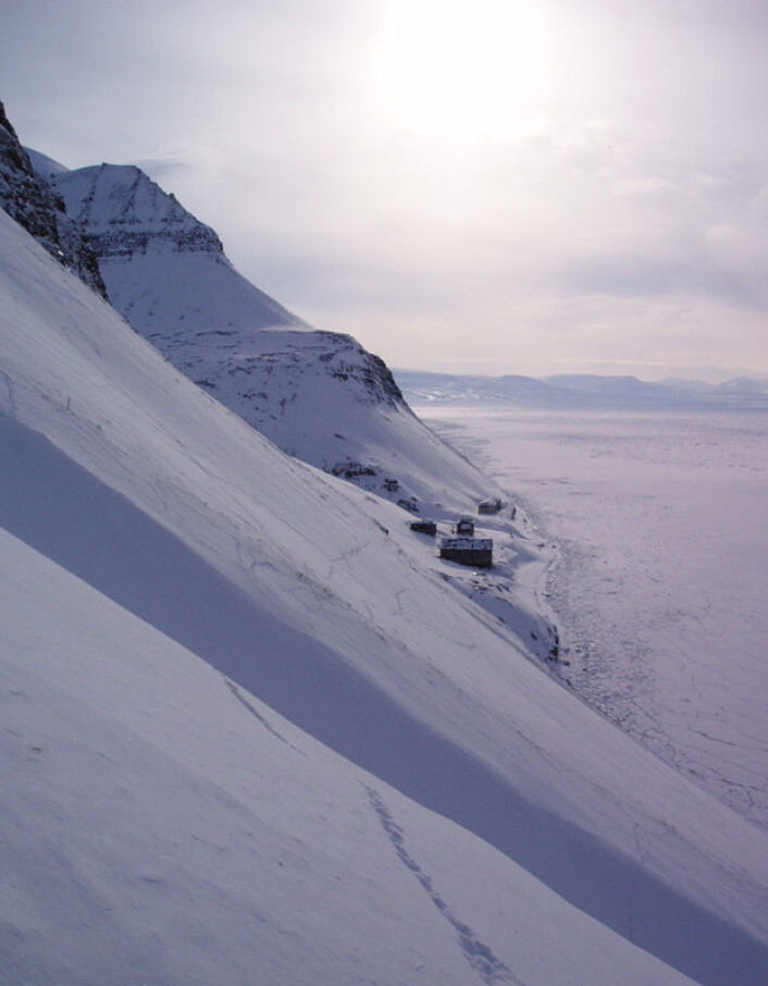 Restene av den russiske bosettingen Grumant ved Isfjorden på Svalbard. (Foto: Audun Stien) Restene av den russiske bosettingen Grumant ved Isfjorden på Svalbard. (Foto: Audun Stien)