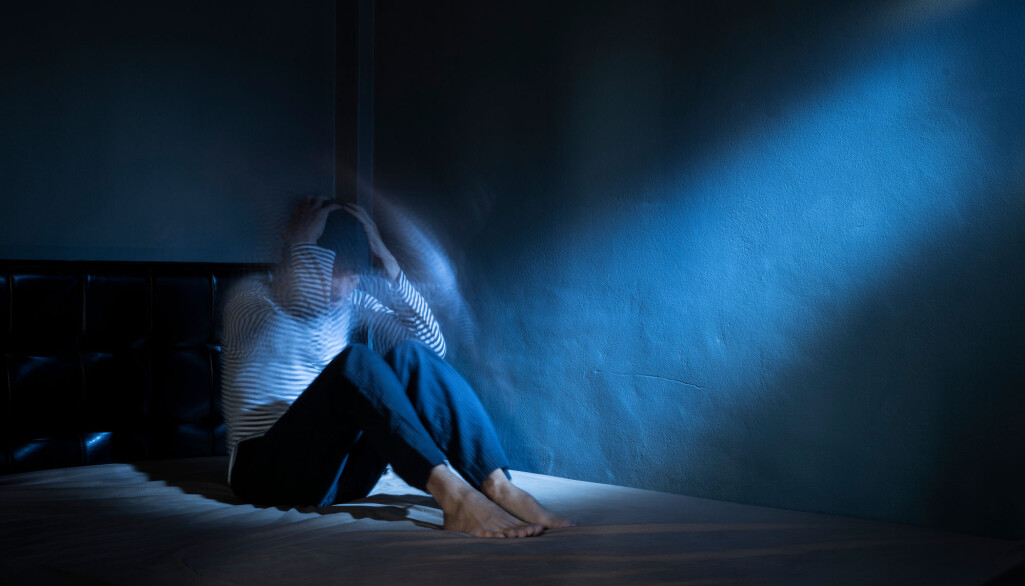 Symptomer på mani er blant annet hyperaktivitet. Pasientene sover gjerne kort og avbrutt. Symptomer på mani er blant annet hyperaktivitet. Pasientene sover gjerne kort og avbrutt.