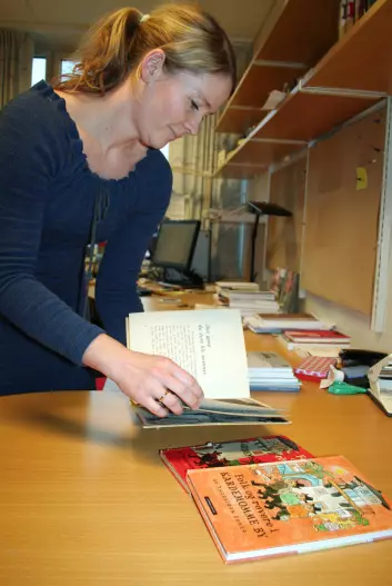 Aasta Marie Bjorvand Bjørkøy har studert flere versjoner av forfatteres verk, blant andre Thorbjørn Egners "Kardemomme by". (Foto: Ida Kvittingen)