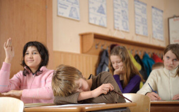 Elever som blir sammenliknet med andre kan miste motivasjonen til å lære. Forskere i utviklingspsykologi mener derfor det ikke er klokt å innføre karakterer for tidlig i skolen. (Illustrasjonsfoto: www.colourbox.no) Elever som blir sammenliknet med andre kan miste motivasjonen til å lære. Forskere i utviklingspsykologi mener derfor det ikke er klokt å innføre karakterer for tidlig i skolen. (Illustrasjonsfoto: www.colourbox.no)