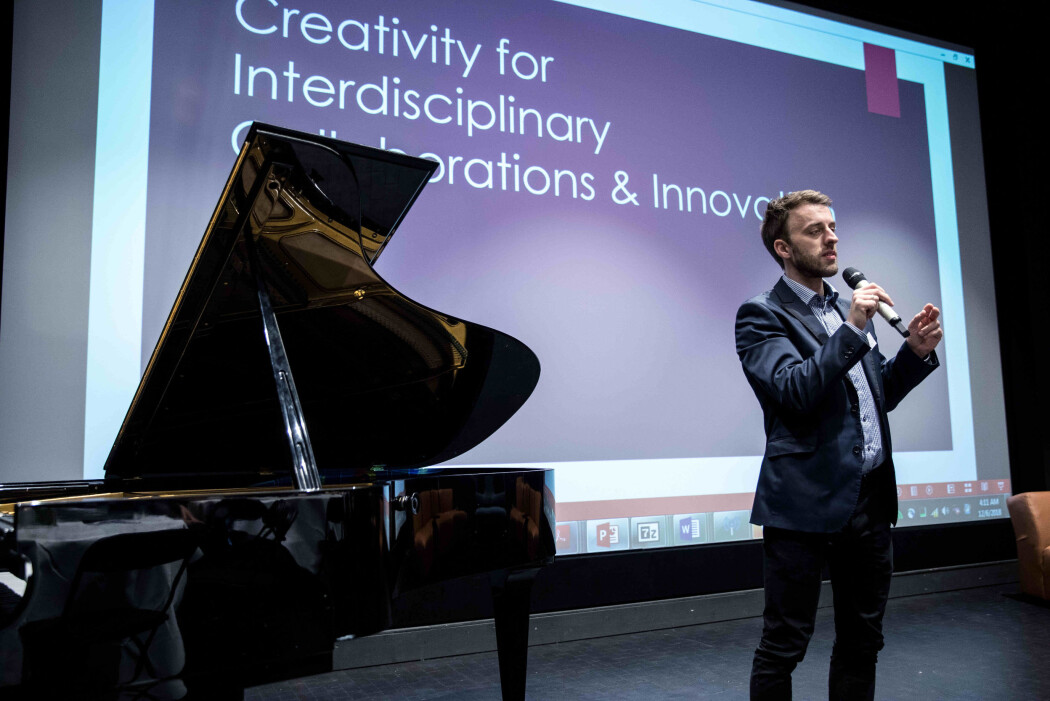 Musiker og pedagog Ole Fredrik Norbye har intervjuet ledere og ansatte i offentlig sektor om kreativitet på jobben. Musiker og pedagog Ole Fredrik Norbye har intervjuet ledere og ansatte i offentlig sektor om kreativitet på jobben.
