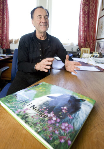 "Odd Vangen med boka Beitende husdyr i Norge, som forøvrig har mange vakre bilder." "Odd Vangen med boka Beitende husdyr i Norge, som forøvrig har mange vakre bilder."