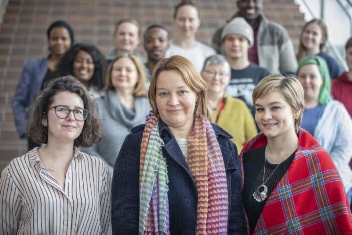 – Det er viktig å være bevisst på kjønn og kjønnsforskjeller, mener både samfunnsforsker Hege Kristin Andreassen, og studentene som står bak "Gender Awareness Week" ved UiT i Tromsø, Annabelle Yangsley (t.v.) og Kaja Nan Gjerpe-Bennett. – Det er viktig å være bevisst på kjønn og kjønnsforskjeller, mener både samfunnsforsker Hege Kristin Andreassen, og studentene som står bak "Gender Awareness Week" ved UiT i Tromsø, Annabelle Yangsley (t.v.) og Kaja Nan Gjerpe-Bennett.