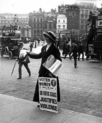 Britisk suffragette, cirka 1910. (Foto: Chusseau-Flaviens/Wikimedia Commons) Britisk suffragette, cirka 1910. (Foto: Chusseau-Flaviens/Wikimedia Commons)