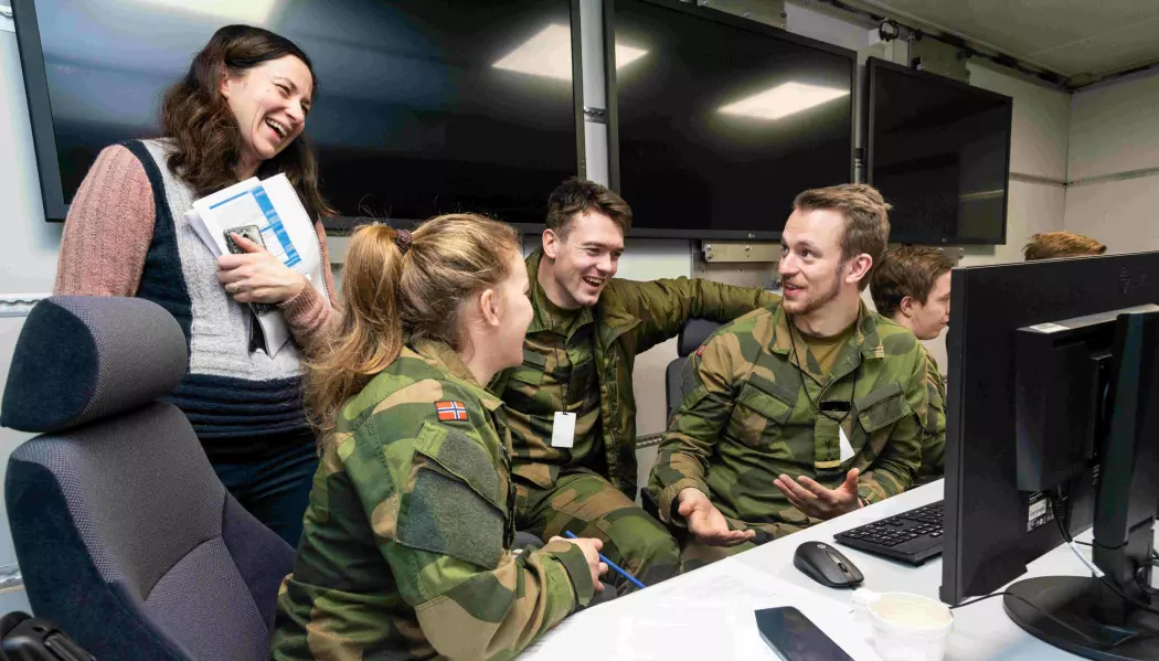Krigsskole-studenter fikk øve seg på strategi i testutgaven av SWAP, et digitalt verktøy som visualiserer beslutninger i et krigsspill på skjerm.
